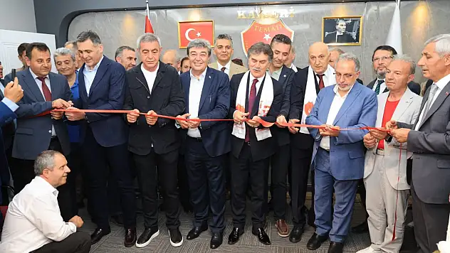 Kayseri'de geniş katılımlı açılış: Yeni hizmet binası dikkat çekti