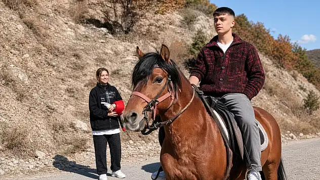 Kayseri'de gönüllüler Ortaseki Ormanları'nda Cumhuriyet coşkusunu yaşadı