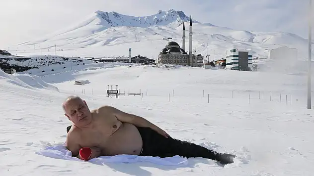 Kayseri'de görenler dondu kaldı! Erciyes'te eksi 5 derece bakın ne oldu?