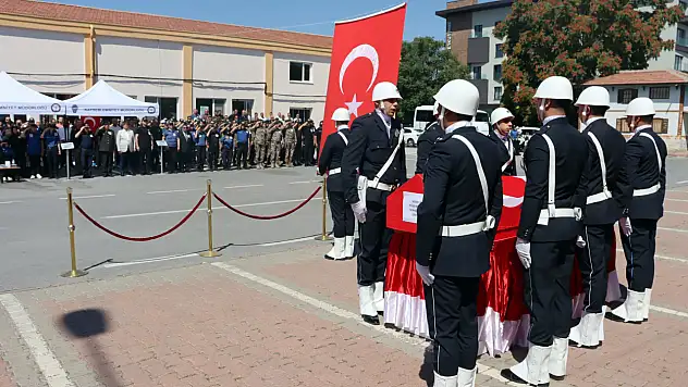 Kayseri'de görev yapan polis için tören düzenlendi! Oğlundan son veda