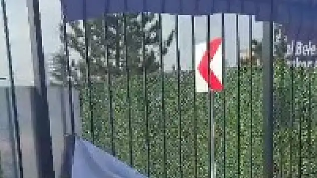 Kayseri'de hangi siyasi partinin afişini yırttılar?
