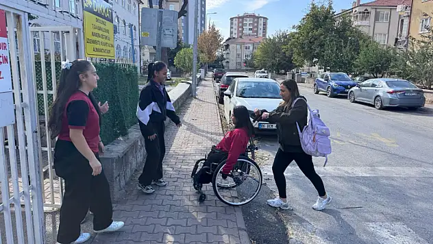 Kayseri'de her sabah okul kapısında başlayan dayanışma