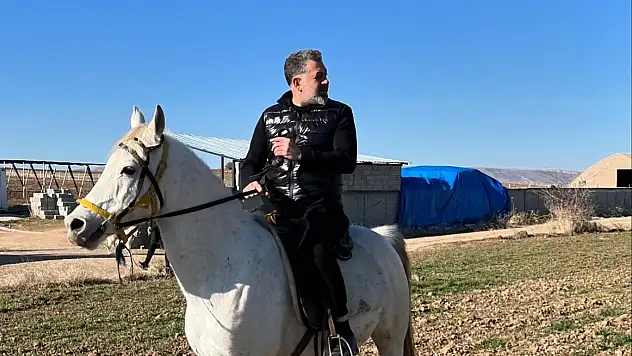 Kayseri'de herkesin tanıdığı isim bu kez at üstünde mesaj verdi!