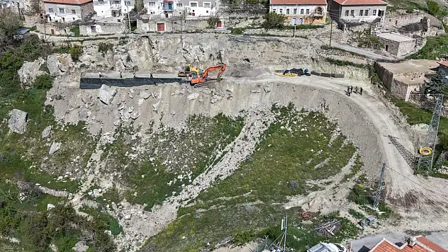 Kayseri'de heyelanın vurduğu mahallede Başkan sahaya indi!