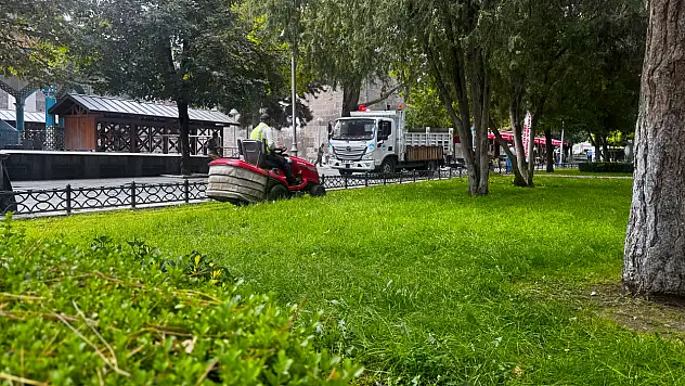 Kayseri'de hummalı çalışma! Yeşil alanlar bakımdan geçiyor