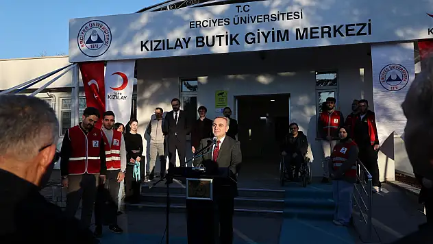 Kayseri'de ihtiyaç sahibi öğrenciler için giyim mağazası açıldı