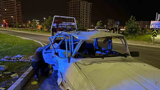 Kayseri'de iki otomobil çarpıştı! Yaralılar var