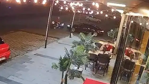 Kayseri'de ilginç kaza! Kendisine yol veren otomobile çarptı... O anlar kamerada
