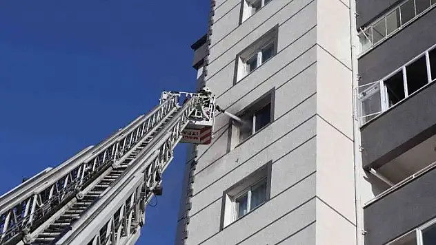 Kayseri'de ilginç olay: Önce çelik kasayı attı, sonra evi yaktı