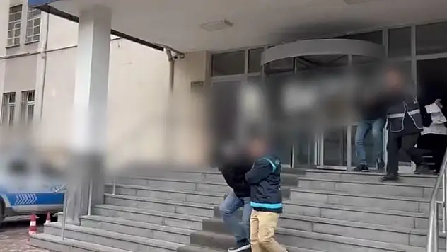 Kayseri'de iş insanına 'uygunsuz görüntülerle' şantaj yapanlar yakalandı!