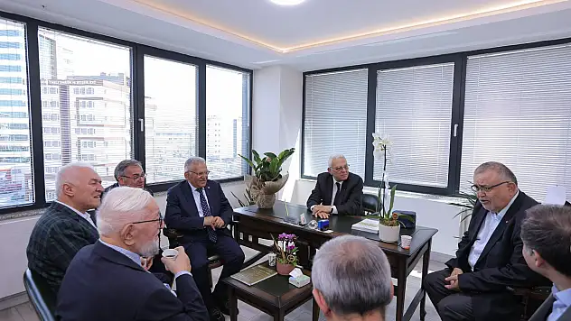 Kayseri'de istifasıyla şaşırtan Başhekim bakın kimlerle, nerede görüldü?