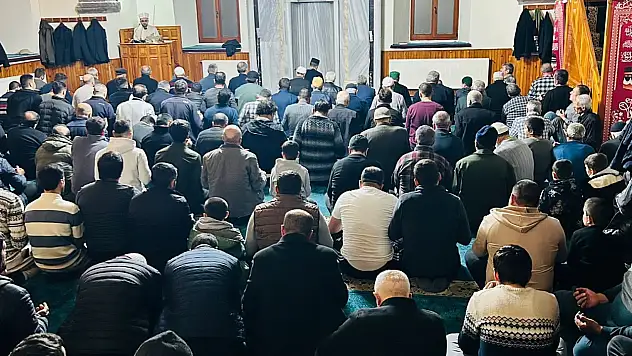 Kayseri'de Kadir Gecesi'nde camiler doldu taştı