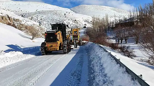 Kayseri'de kapanan yollar ulaşıma açıldı