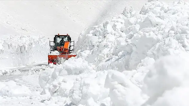 Kayseri'de kapanan yollar tek tek açıldı