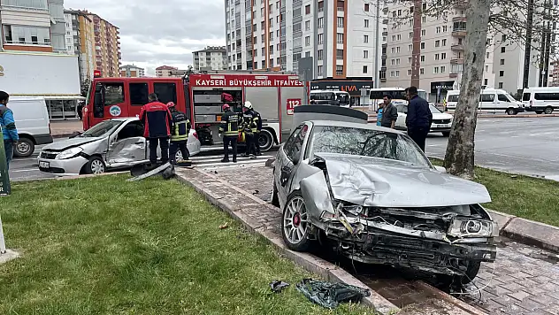 Kayseri'de kavşakta can pazarı! Ekipler seferber oldu