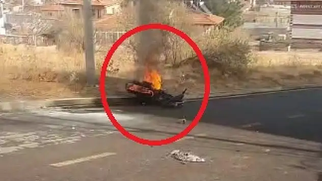 Kayseri'de kaygan yolda devrilen motosiklet alev aldı