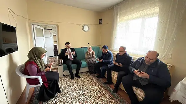 Kayseri'de Kaymakamdan Zeynep Teyze'ye dikkat çeken ziyaret