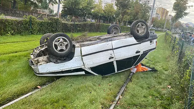 Kayseri'de kaza! Takla atan araç tramvay yoluna girdi