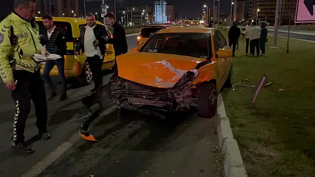 Kayseri'de kaza yapan alkollü sürücü ekiplere zorluk çıkarttı! 'Gazeteci çekerse üflemem'