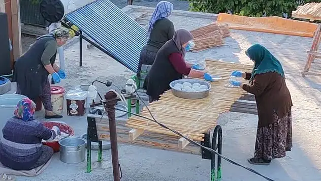 Kayseri'de kış hazırlıkları başladı: Tarhanalar damları süsledi