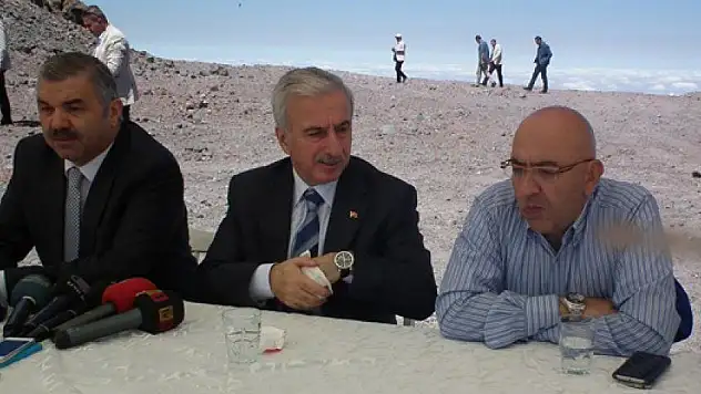 &quotKayseri'de 300 kişi tutuklandı, 2 bin memur açığa alındı&quot