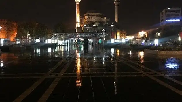 Kayseri'de kısıtlama sonrası meydan ve caddeler sessizliğe büründü