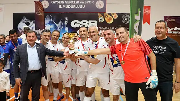 Kayseri'de kıyasıya mücadele bitti! Kupalar sahiplerini buldu