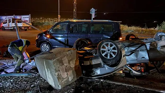 Kayseri'de kontrolden çıkan otomobil ortalığı savaş alanına çevirdi!