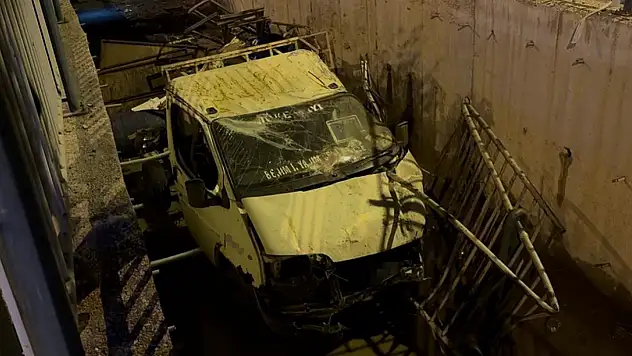 Kayseri'de korku dolu anlar! Kamyonet kanala uçtu