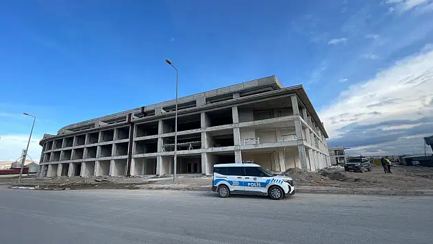 Kayseri'de korkutan anlar: İnşaattan düşen işçi...