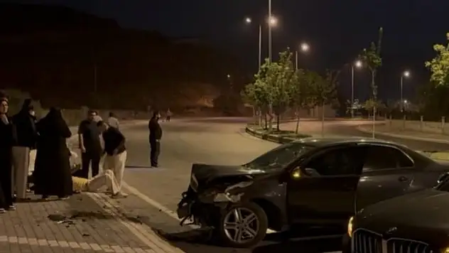 Kayseri'de korkutan anlar! Otomobil duvara çarptı