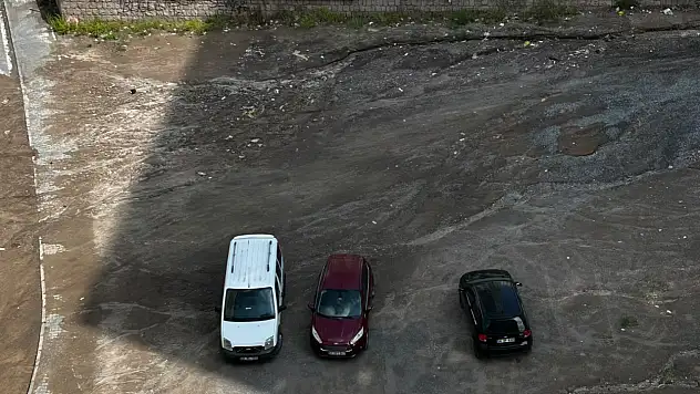 Kayseri'de mahalle sakinleri çözüm bekliyor