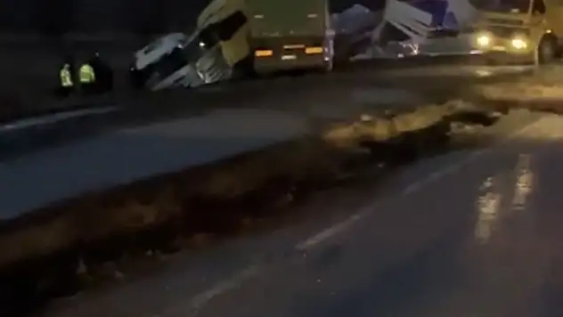 Kayseri'de oldu: 3 tır birbirine girdi, 3 kişi...