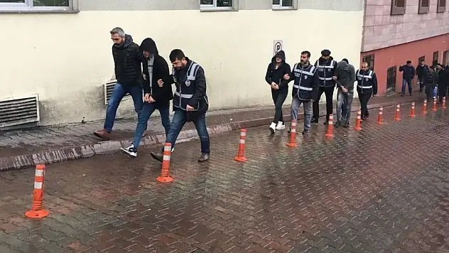 Silah zoruyla soymak istediler