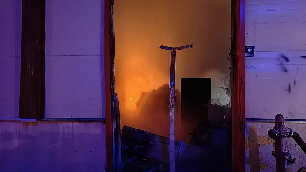 Kayseri'de mobilya imalathanesinde alevler yükseldi