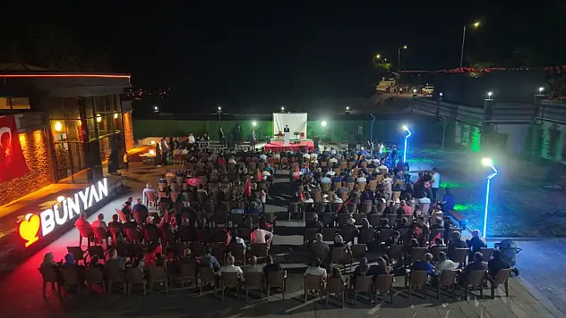 Kayseri'de meydanlar doldu, şehitler dualarla anıldı