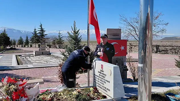 Kayseri'de mezarlıklarda hummalı çalışma! Tek tek değiştirildi