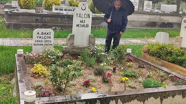 Kayseri'de mezarlıkta tek başına bir Başkan! Bunu ilk kez yaptı!