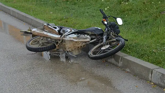Kayseri'de motosiklet devrildi: Sürücü ağır yaralandı