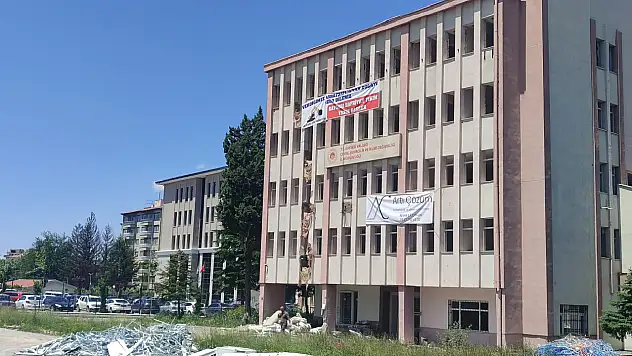 Kayseri'de Müdürlük binasında yıkım başladı! Bir dönem sona eriyor