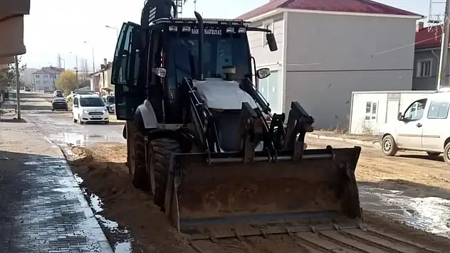 Kayseri'de o ilçenin meydanında hummalı çalışma! Doğalgaz ve içme suyunun ardından harekete geçildi