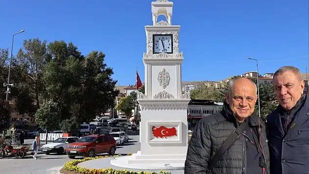 Kayseri'de o ilçeye saat kulesi yaptırmıştı! Başkan İspanya'da bir araya geldi