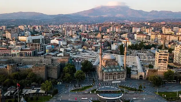 Kayseri'de o iş insanı yılın markası seçildi! İşte o isim...