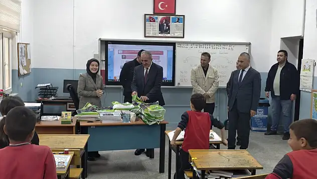 Kayseri'de öğrencilere kırtasiye desteği! Diğer okullara da ulaşacak