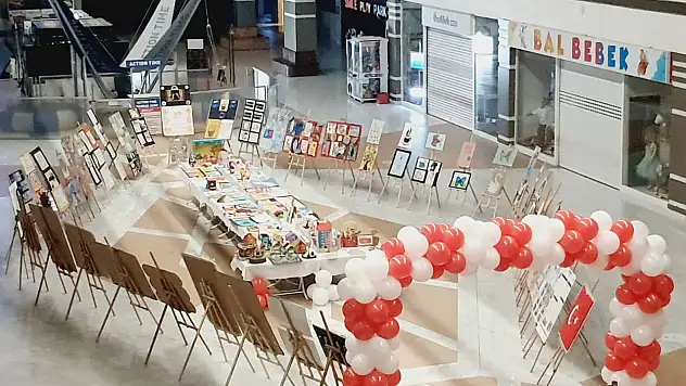 Kayseri'de öğrencilerin çalışmaları sergilendi!