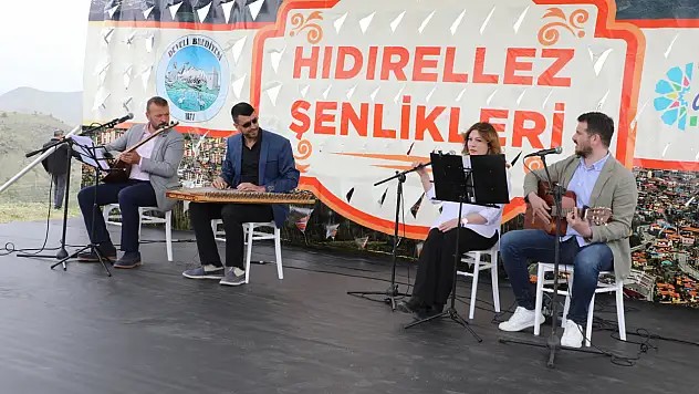 Kayseri'de Öğretmenler koro kurdu! Bakın nerede sahne aldılar?