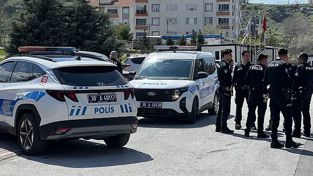 Kayseri'de okul önünde korkutan görüntü!