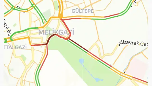 Kayseri'de okullar açıldı! Trafik kilitlendi