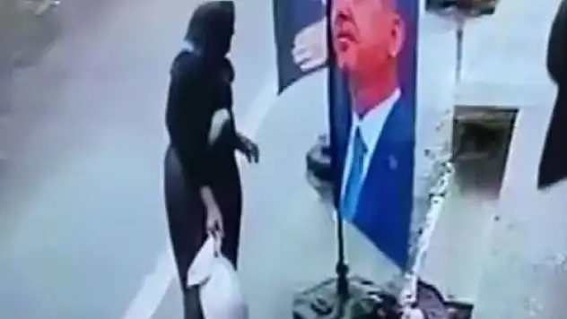 Kayseri'de oldu! Flamada Erdoğan'ın fotoğrafını görünce bakın ne yaptı?