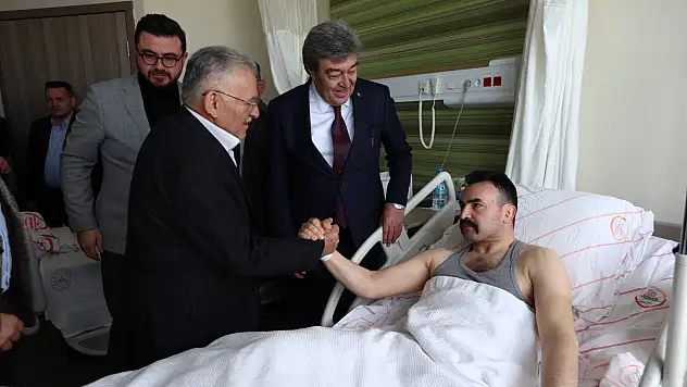 Kayseri'de operasyonda yaralanmıştı! Özel Harekat komiserini bakın kimler ziyaret etti?